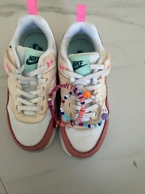 Nike Kids Cream and Pink Accent Sneakers with Mint Tongue